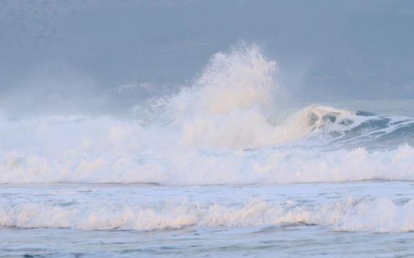 日本地震后，韩国东海岸发生了85厘米高的海啸