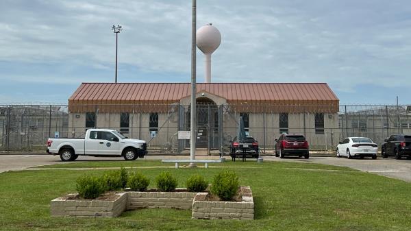 阿拉巴马州死刑犯艾伦·尤金·米勒:监狱太“无能”，不适合他的死刑防毒面具