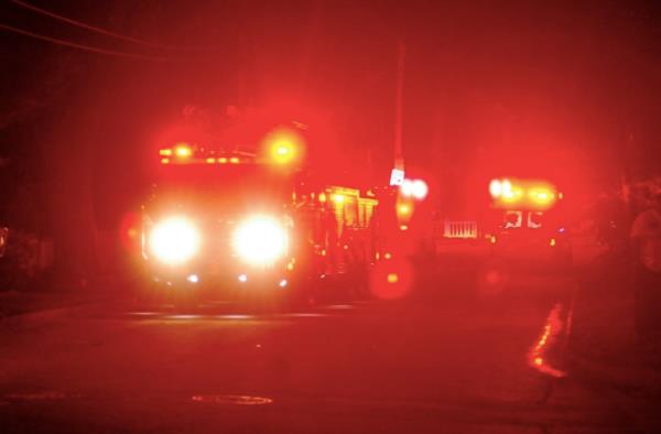阿拉巴马州北部发生汽车与拖拉机拖车相撞事故，14岁乘客死亡